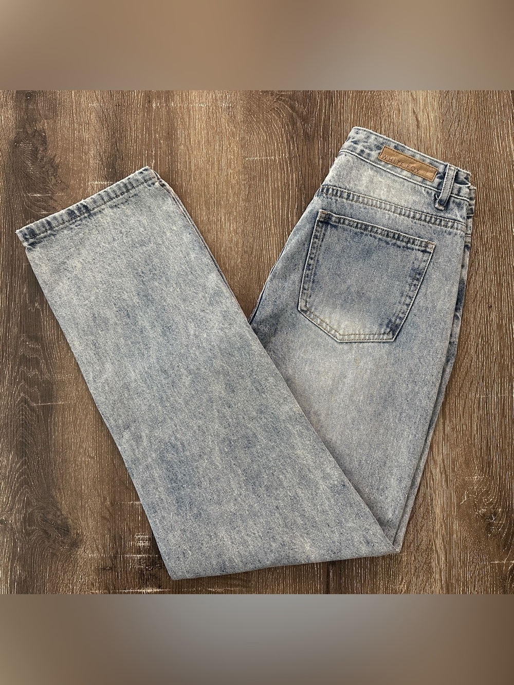 White Fox Boutique - Light Acid Wash Straight Leg Jeans - Women's - Size Large